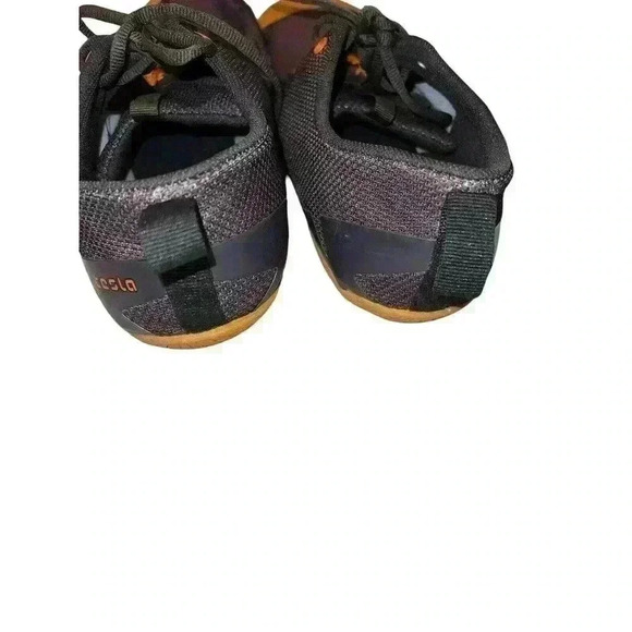 Athletic_Shoes